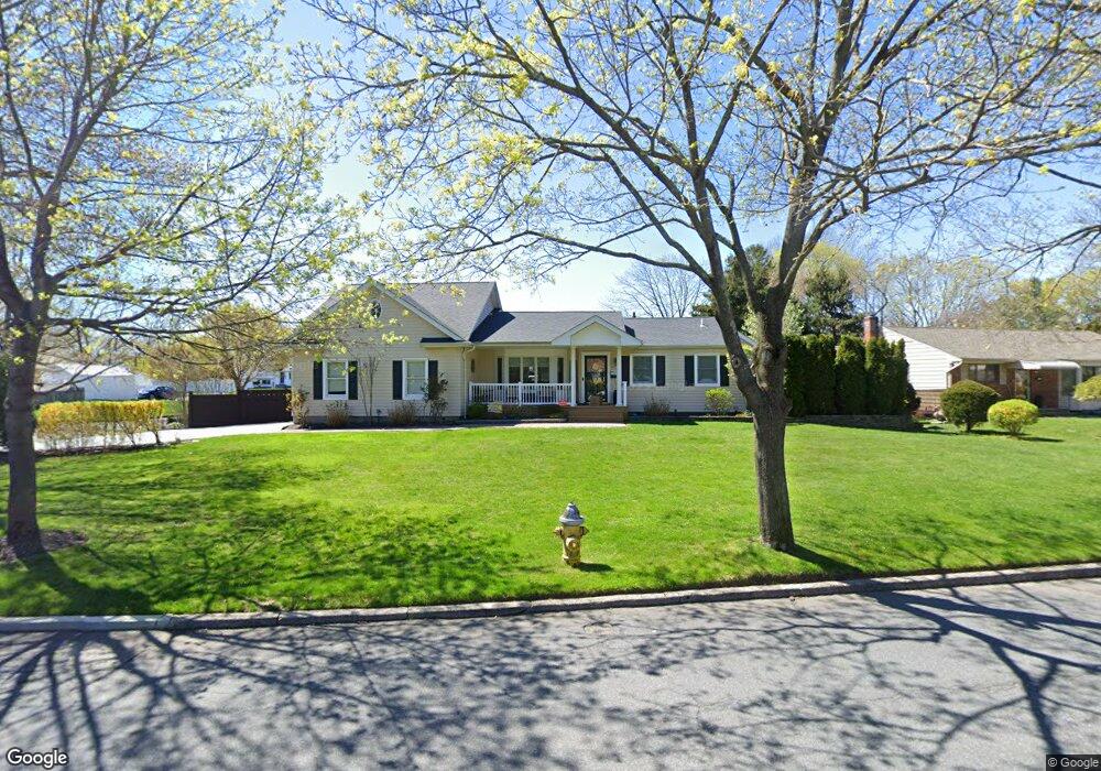 28 Carldon Rd, ComMacK, NY 11725 - photo 1