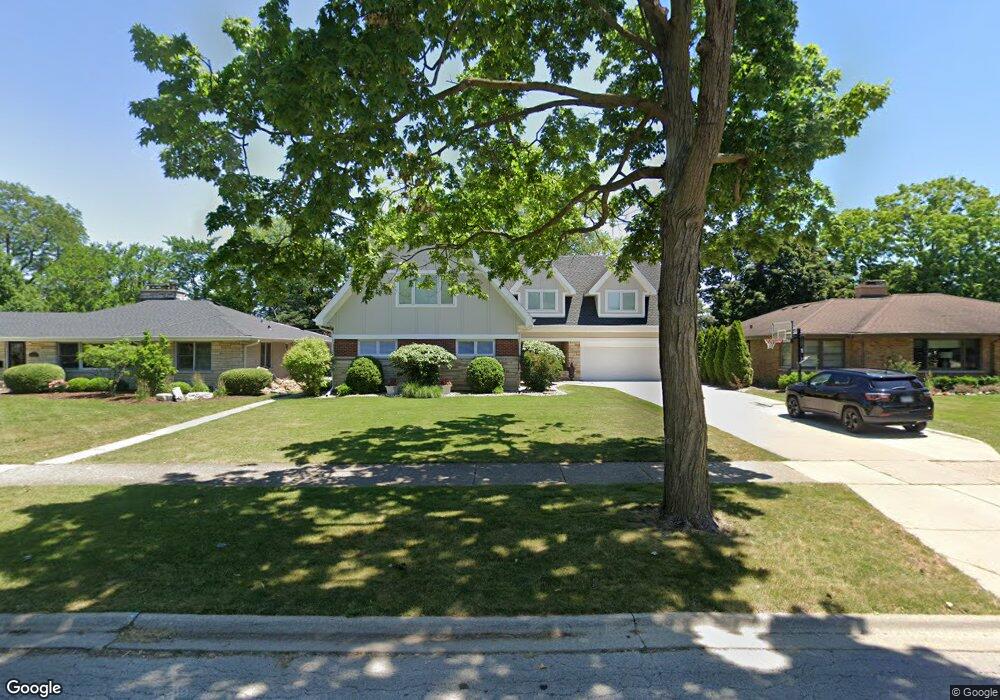 221 N Maison Ct, Elmhurst, IL 60126 - photo 1