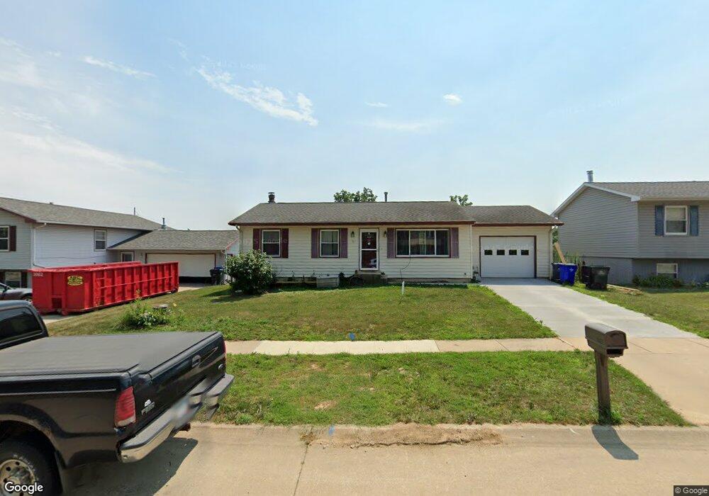 1827 Shawnee Ct NW, Cedar Rapids, IA 52405 - photo 1