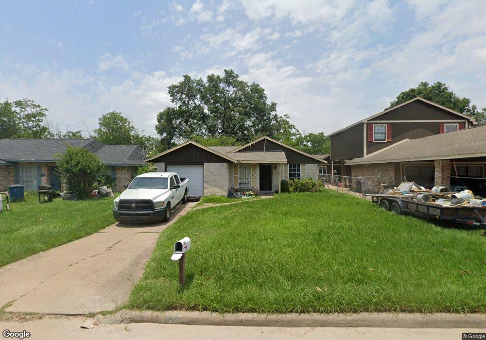 1934 Rainy River Dr, Houston, TX 77088 - photo 1
