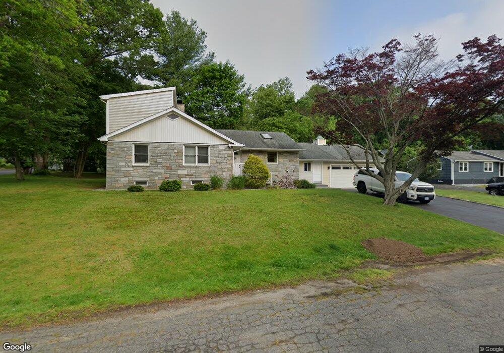 62 Round Hill Rd, Trumbull, CT 06611 - photo 1