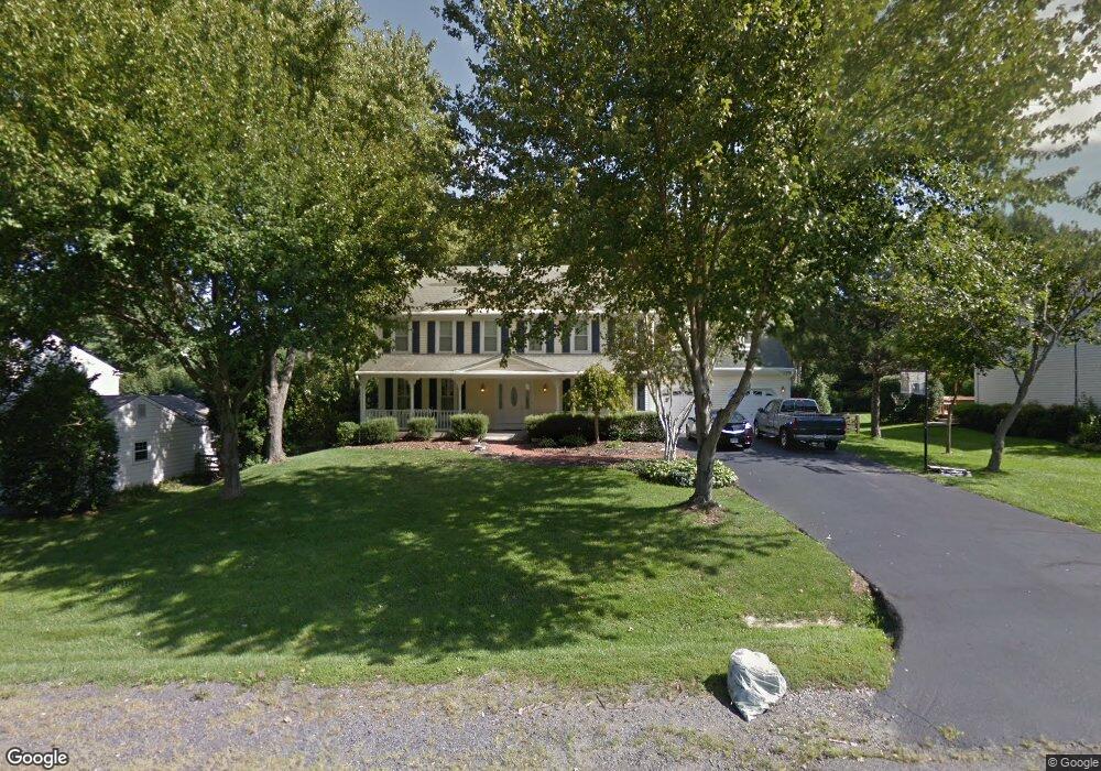 5021 Oakcrest Dr, Fairfax, VA 22030 - photo 1