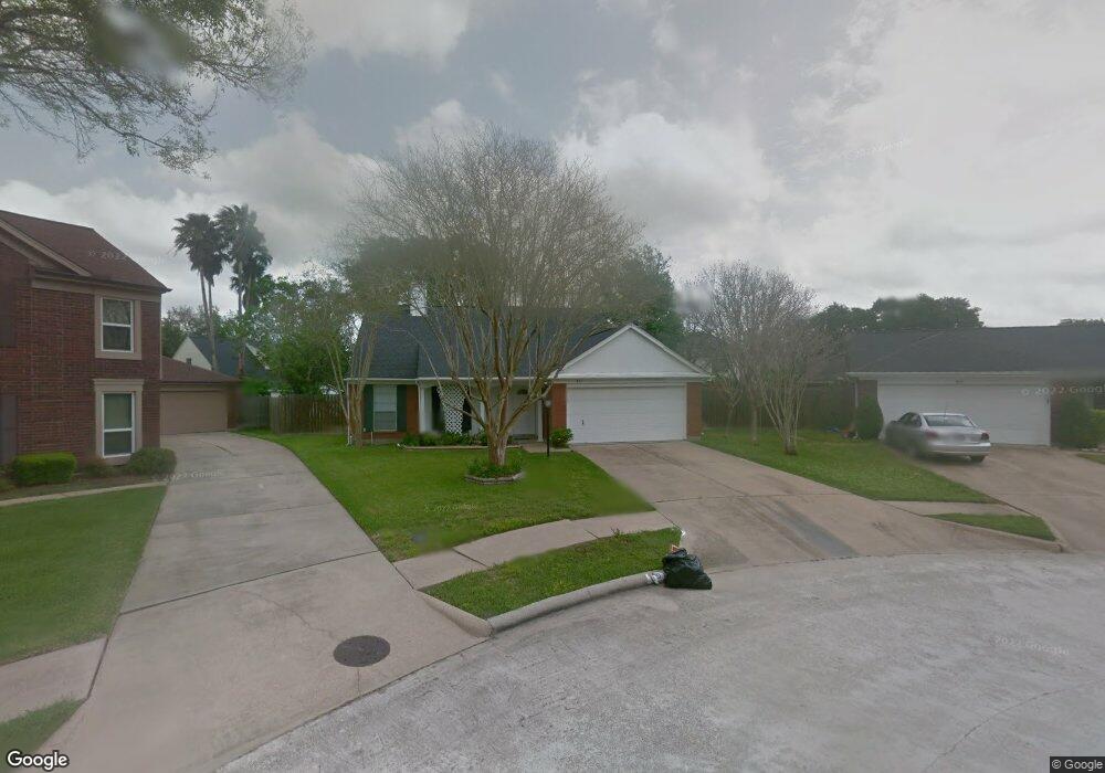 3911 Spring Crest Ct, Pearland, TX 77584 - photo 1