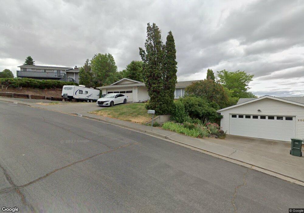 1910 SW Quinney Dr, Pendleton, OR 97801 - photo 1