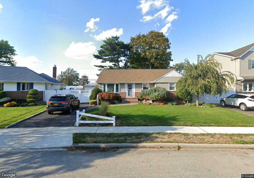 3617 Woodbridge Ln N, Wantagh, NY 11793 - photo 1