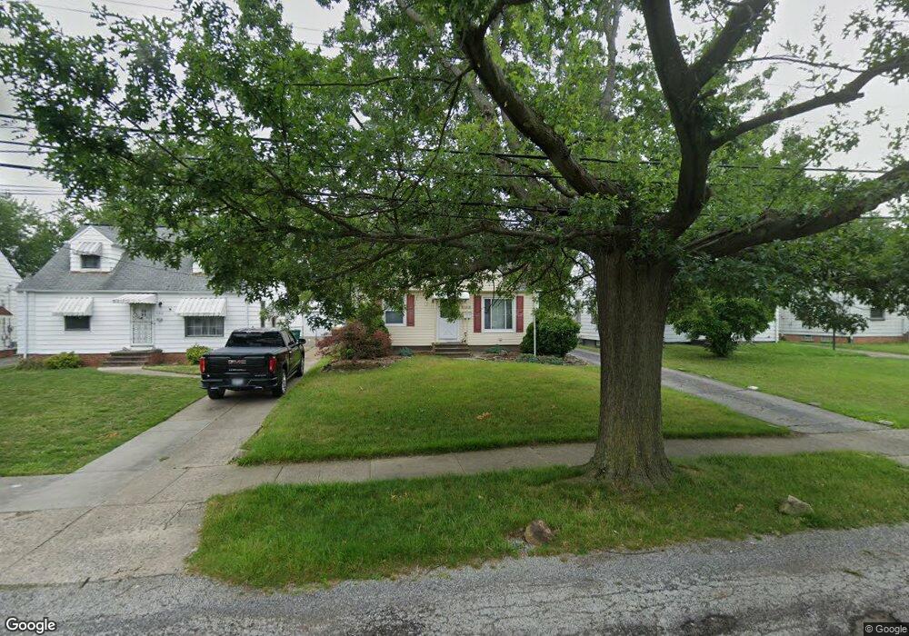 5215 Henry St, Maple Heights, OH 44137 - photo 1