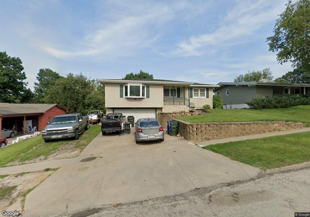 2755 Teresa Dr SW, Cedar Rapids, IA 52404 - photo 1