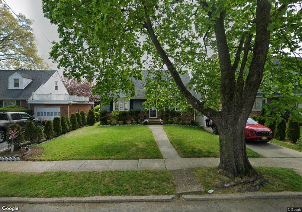 197 White Rd, Mineola, NY 11501 - photo 1