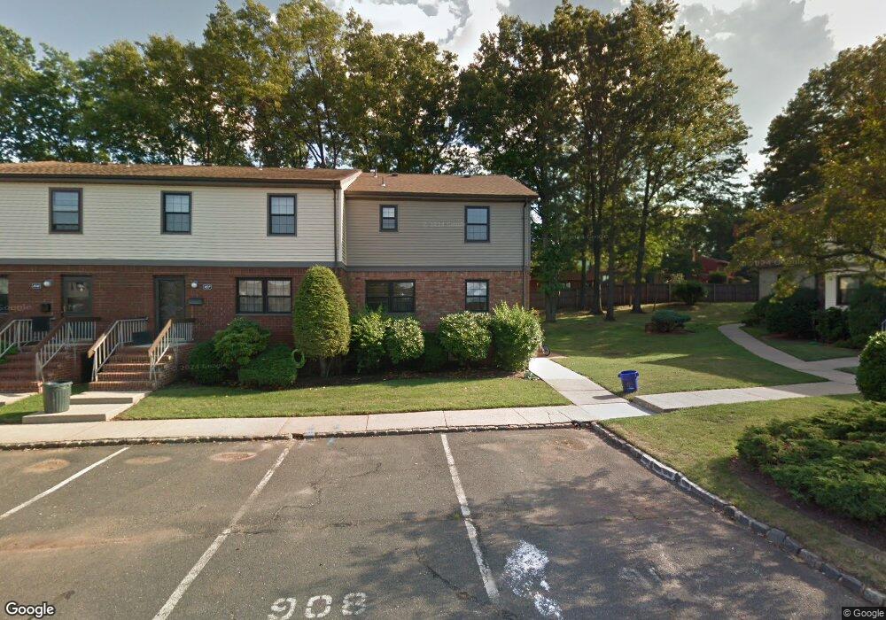 908 Maple Hill Dr unit 908, Woodbridge, NJ 07095 - photo 1