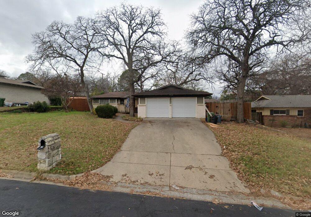 1121 Trailwood Dr, Hurst, TX 76053 - photo 1