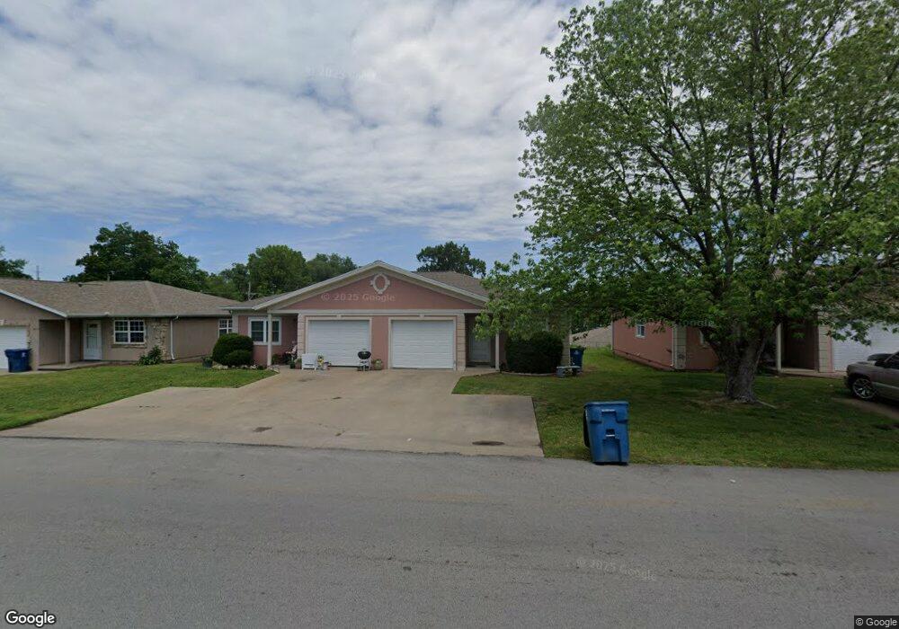 1413 Oak St unit 1415, Carthage, MO 64836 - photo 1
