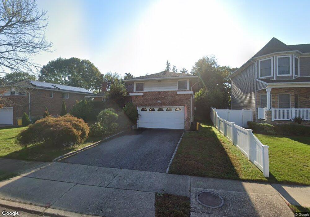 329 Southwood Cir, Syosset, NY 11791 - photo 1