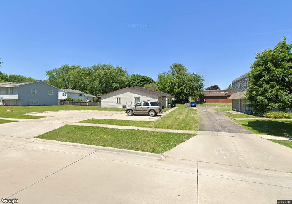 2423 W 4th St unit 3, Cedar Falls, IA 50613 - photo 1