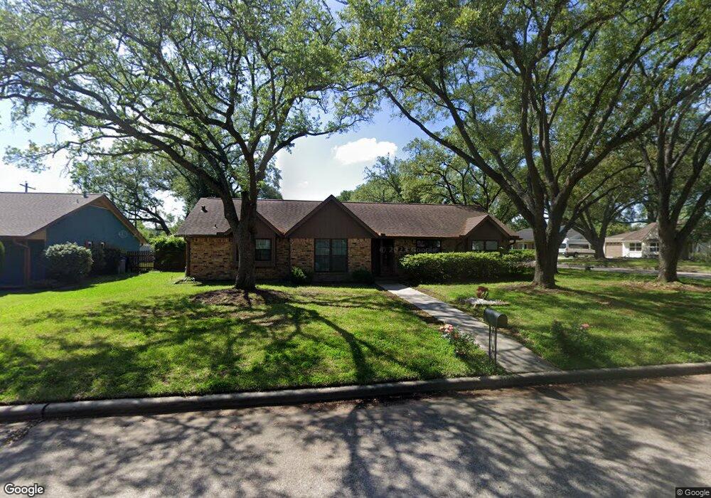 519 S Pecan Dr, Tomball, TX 77375 - photo 1
