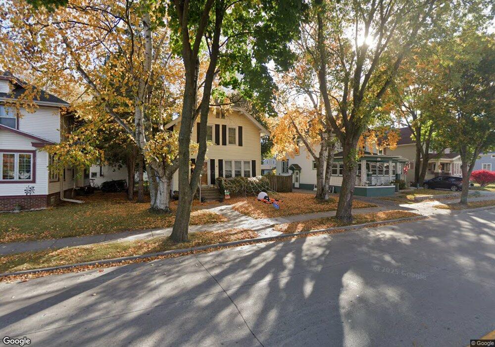 859 N 11th St, Manitowoc, WI 54220 - photo 1