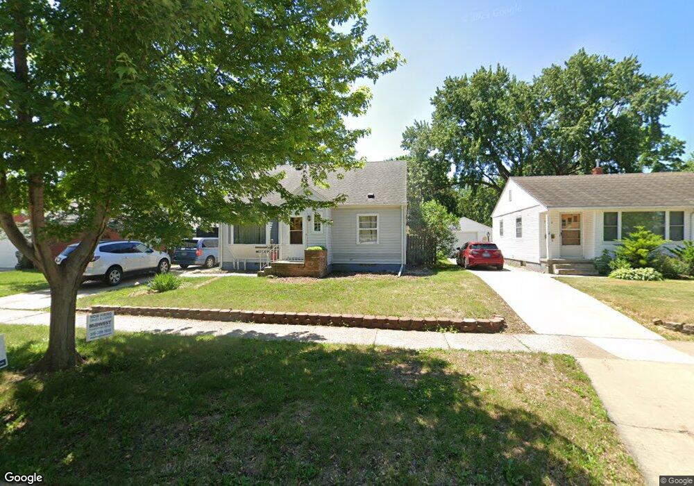 1110 W 10th St, Cedar Falls, IA 50613 - photo 1