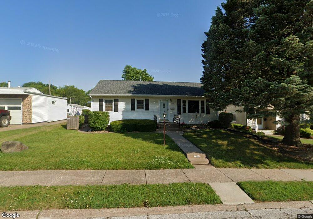 2824 Fillmore Ln, Davenport, IA 52804 - photo 1