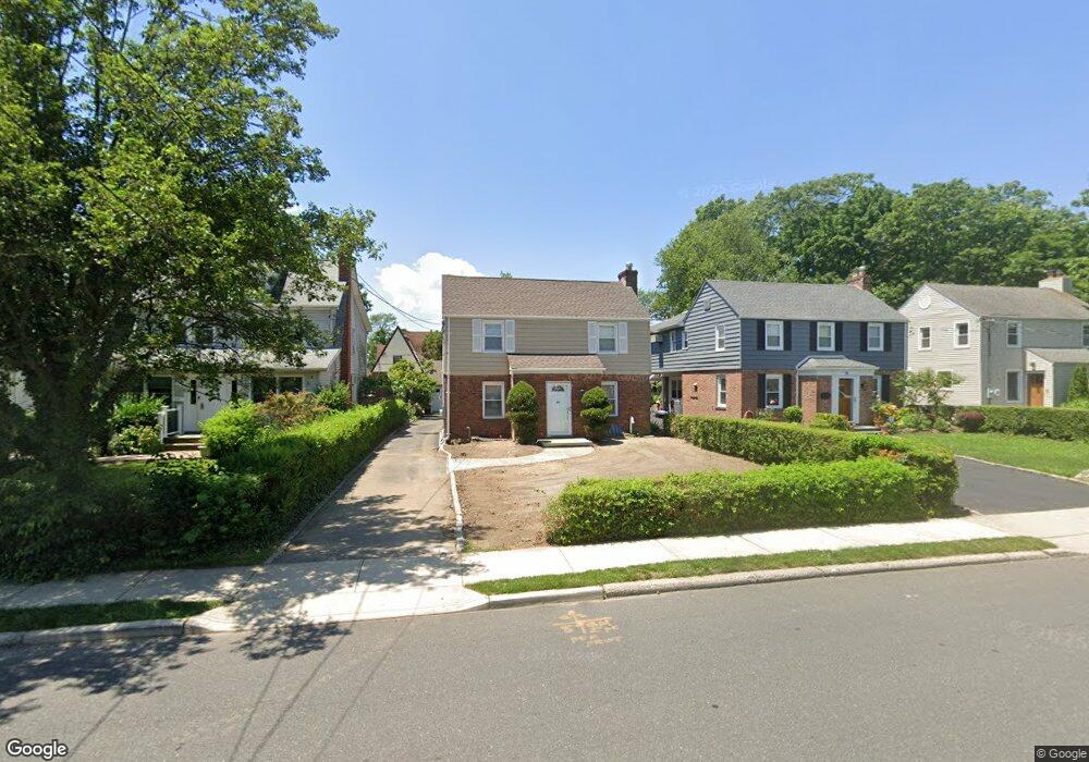 35 Locust Place, Manhasset, NY 11030 - photo 1