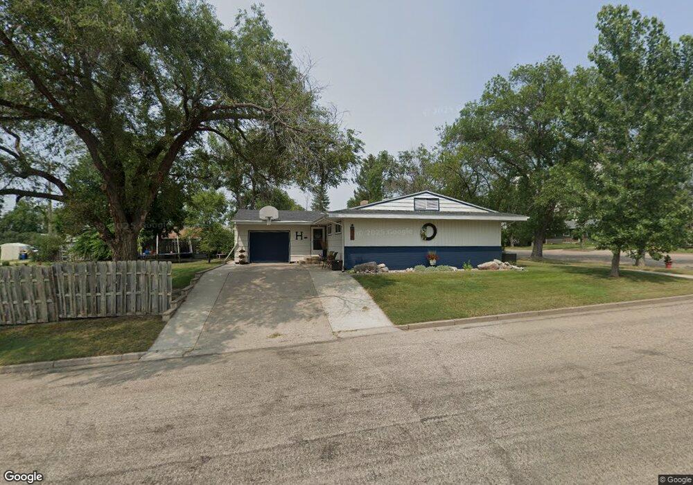 815 4th St SE, Jamestown, ND 58401 - photo 1