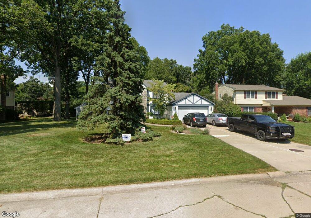 8400 Thorntree Dr, Grosse Ile, MI 48138 - photo 1