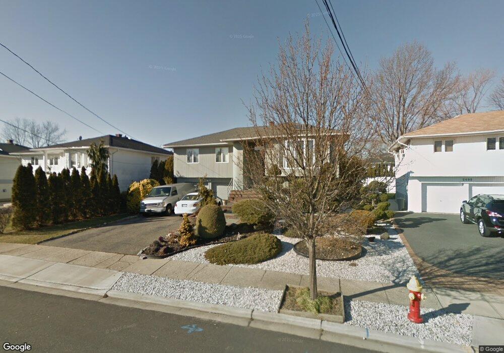 2489 Harbor Ln, Bellmore, NY 11710 - photo 1