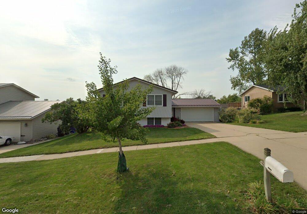 1720 26th St NW, Cedar Rapids, IA 52405 - photo 1
