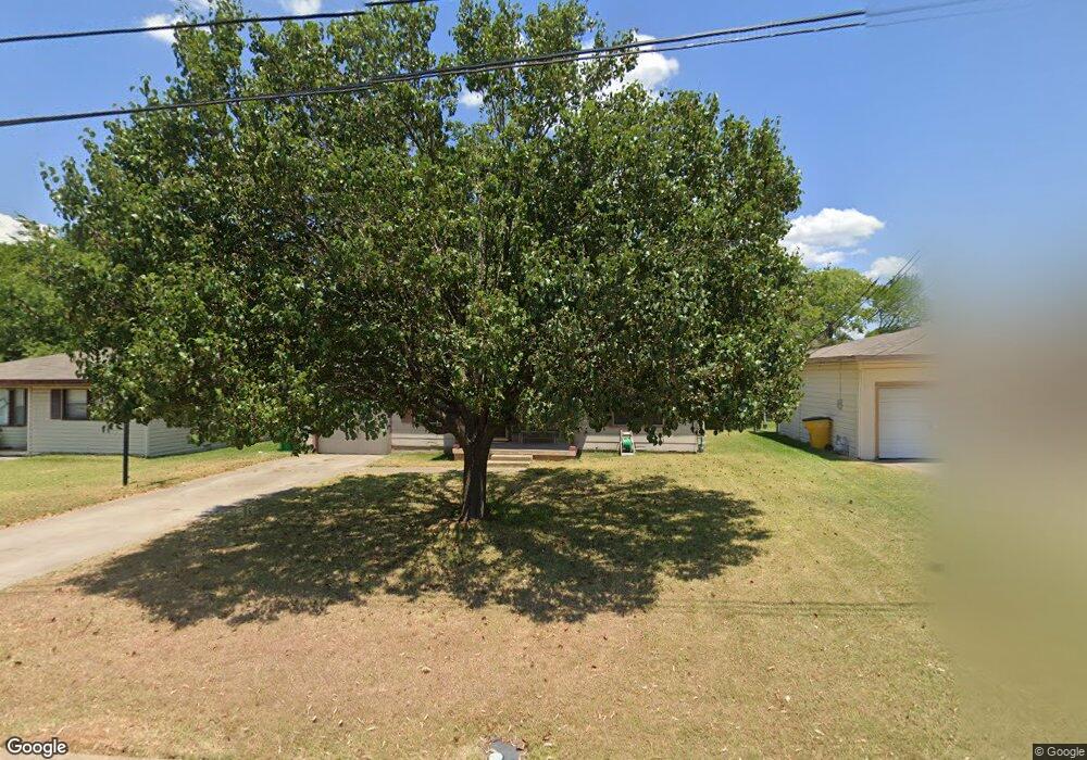 1617 Elizabeth St, Gainesville, TX 76240 - photo 1