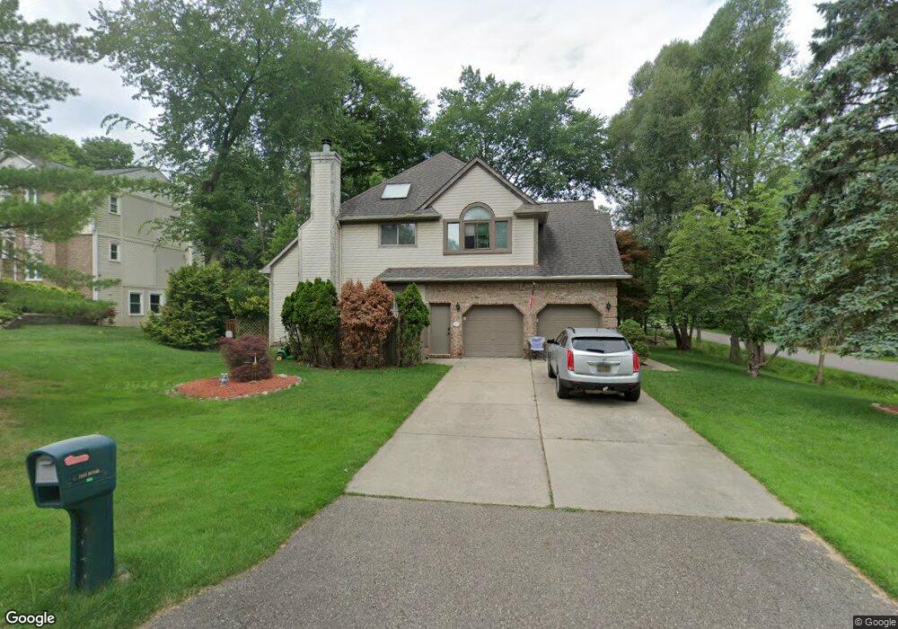 5604 Bryden St, West Bloomfield, MI 48322 - photo 1
