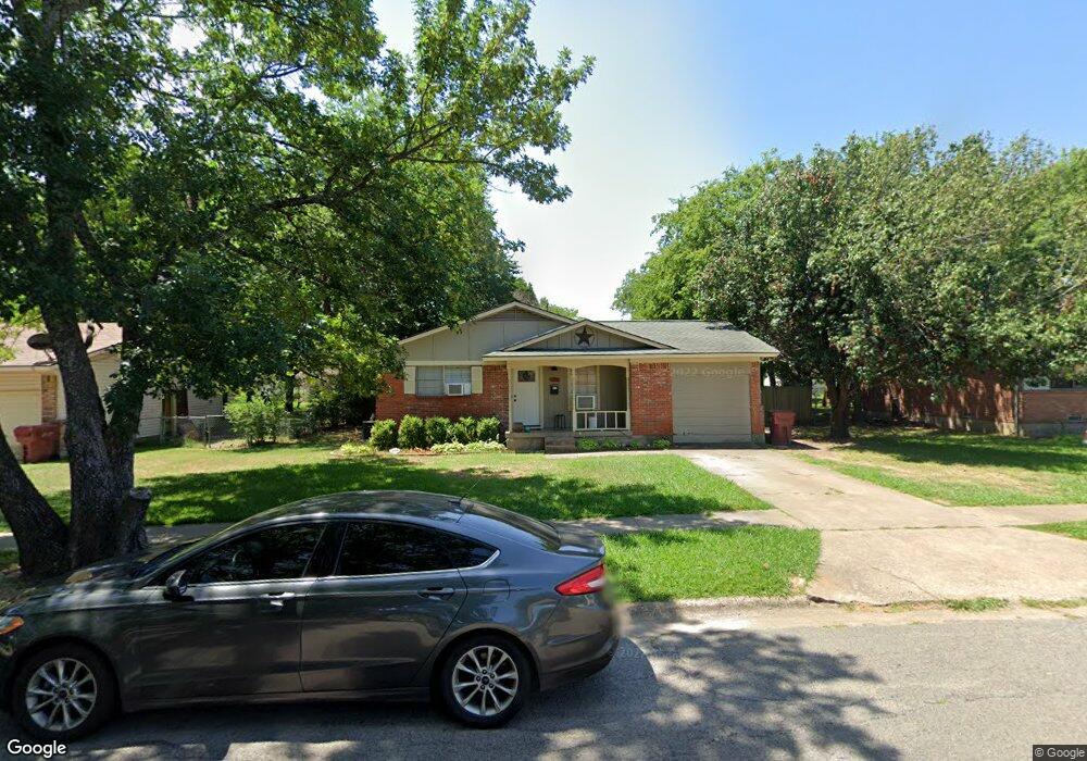 105 W Cunningham St, Bonham, TX 75418 - photo 1