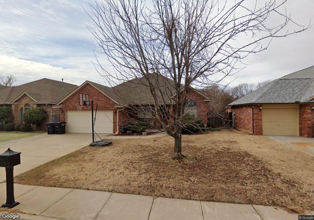 729 Oak Creek Dr, Moore, OK 73160 - photo 1