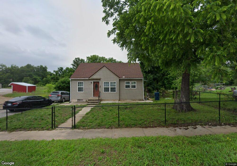1335 W Central Ave, Carthage, MO 64836 - photo 1