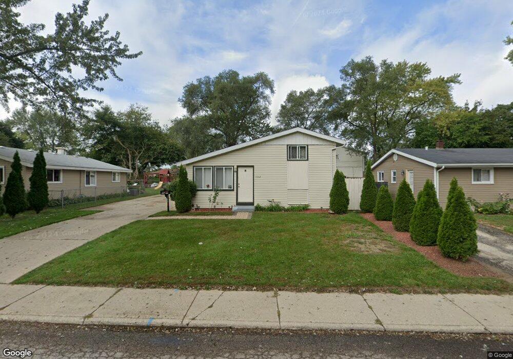 1264 Navajo Dr, Carpentersville, IL 60110 - photo 1