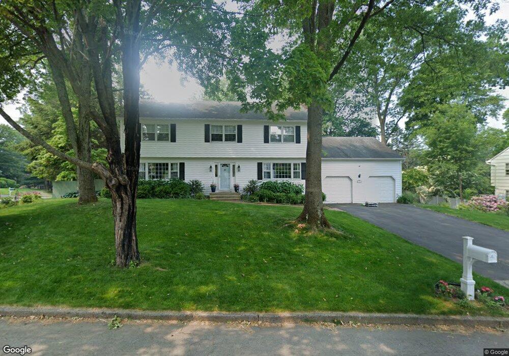 11 Deer Run Rd, Fairfield, CT 06824 - photo 1