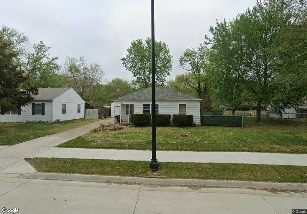 3320 SW 12th St, Topeka, KS 66604 - photo 1