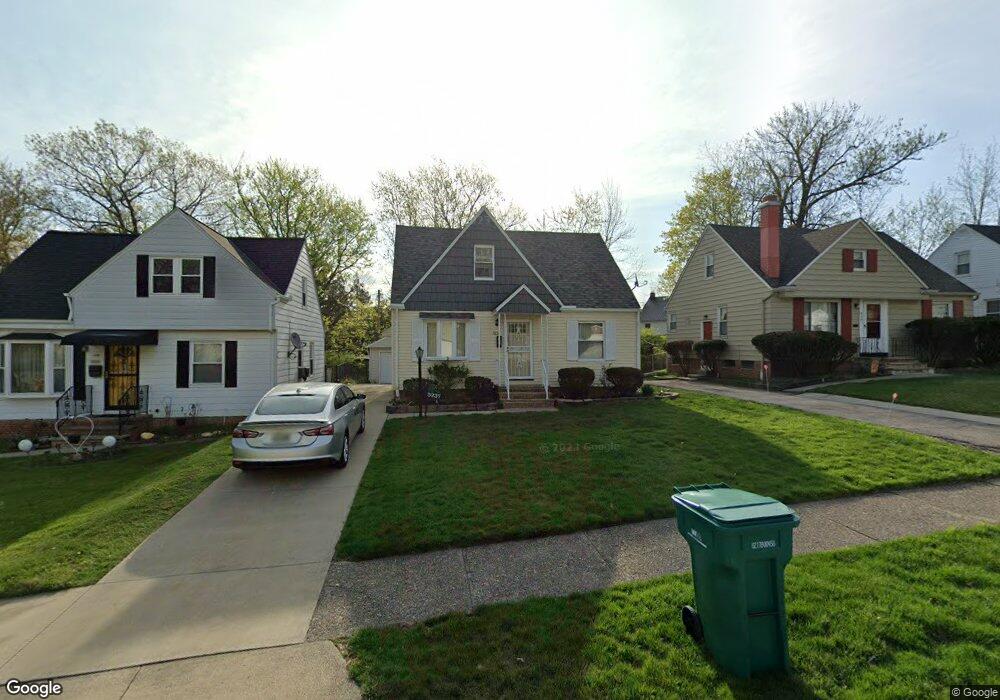 5237 Camden Rd, Maple Heights, OH 44137 - photo 1