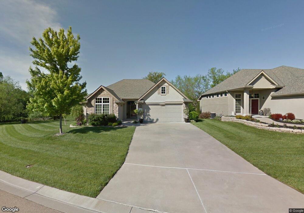 2241 SW Millers Glen Dr, Topeka, KS 66614 - photo 1