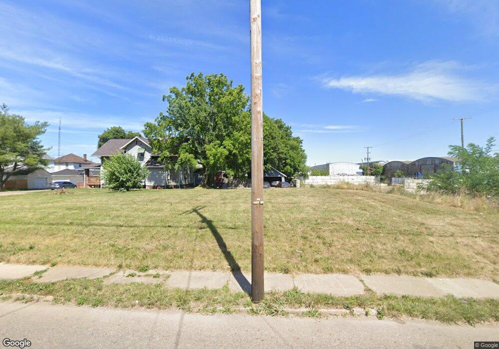 1536 Maple Ave NE, Canton, OH 44705 - photo 1