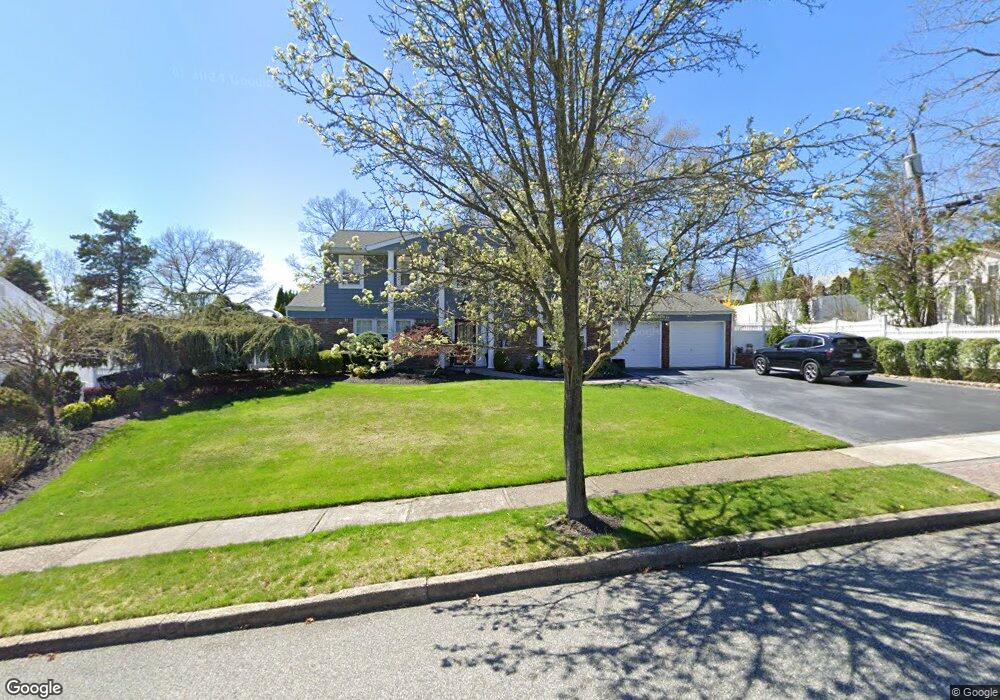 4 Edna Ln, ComMacK, NY 11725 - photo 1