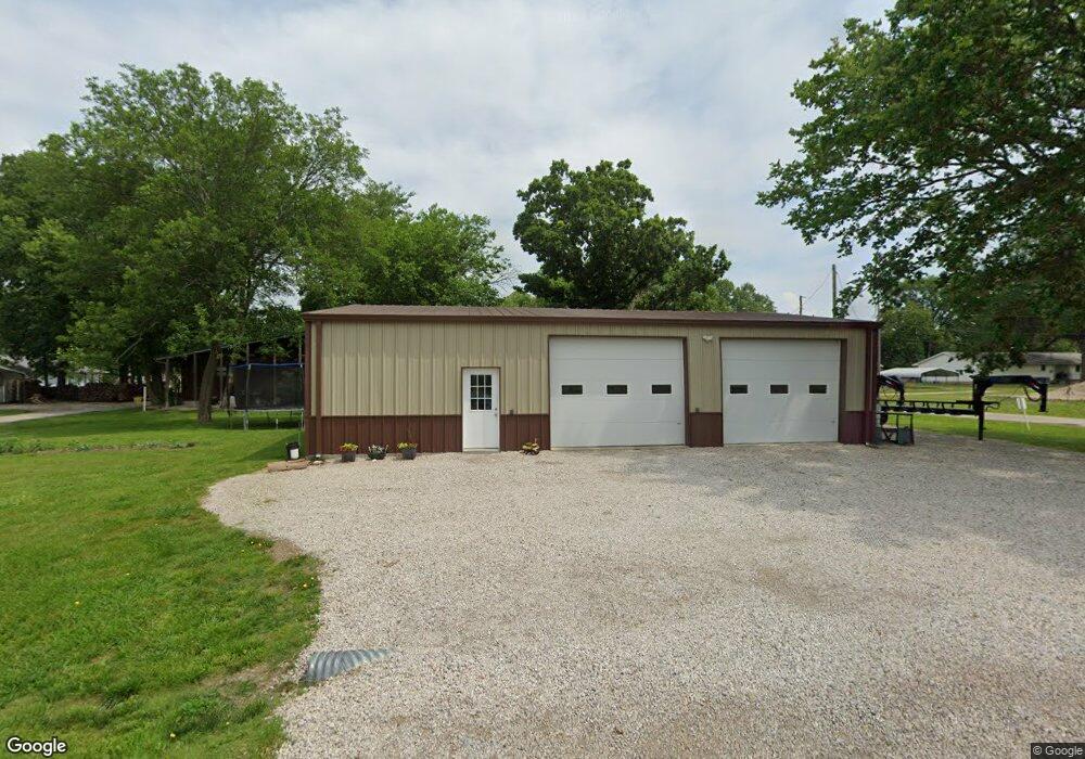 410 S Illinois Ave, Altamont, KS 67330 - photo 1