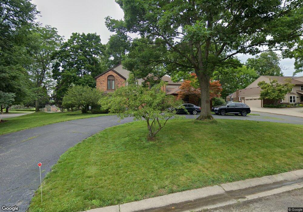 5238 Great Oaks Ct, West Bloomfield, MI 48323 - photo 1