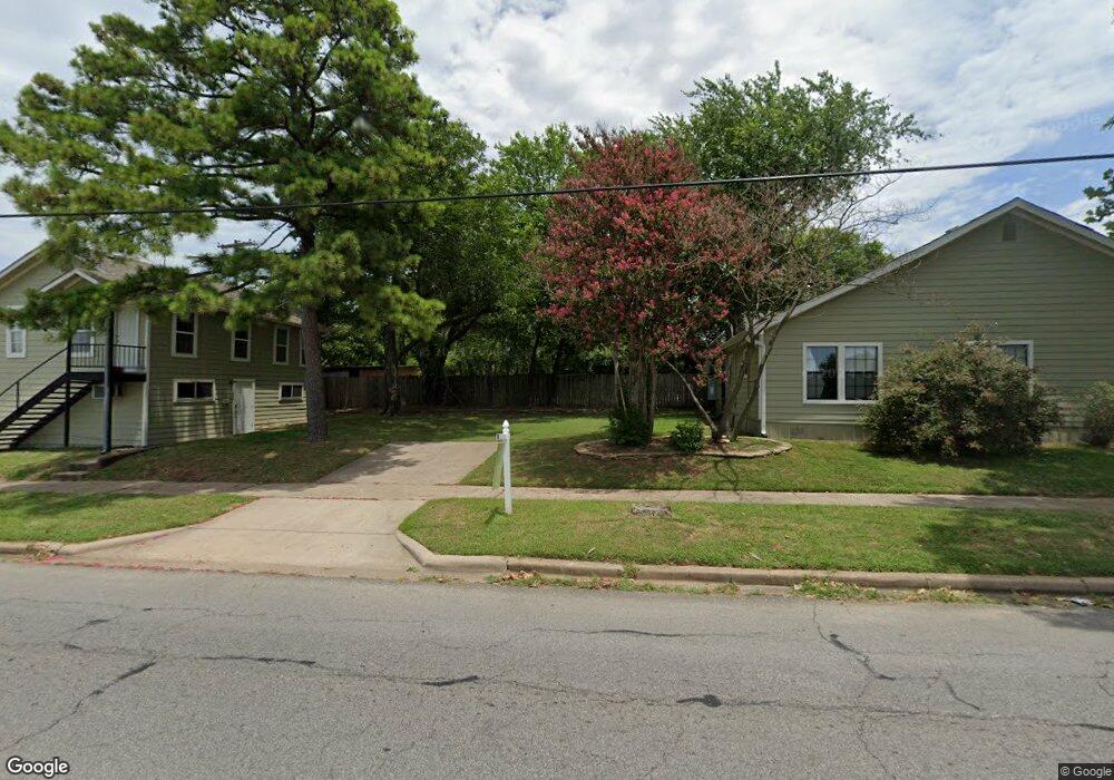 912 S Armstrong Ave unit Upstairs, Denison, TX 75020 - photo 1