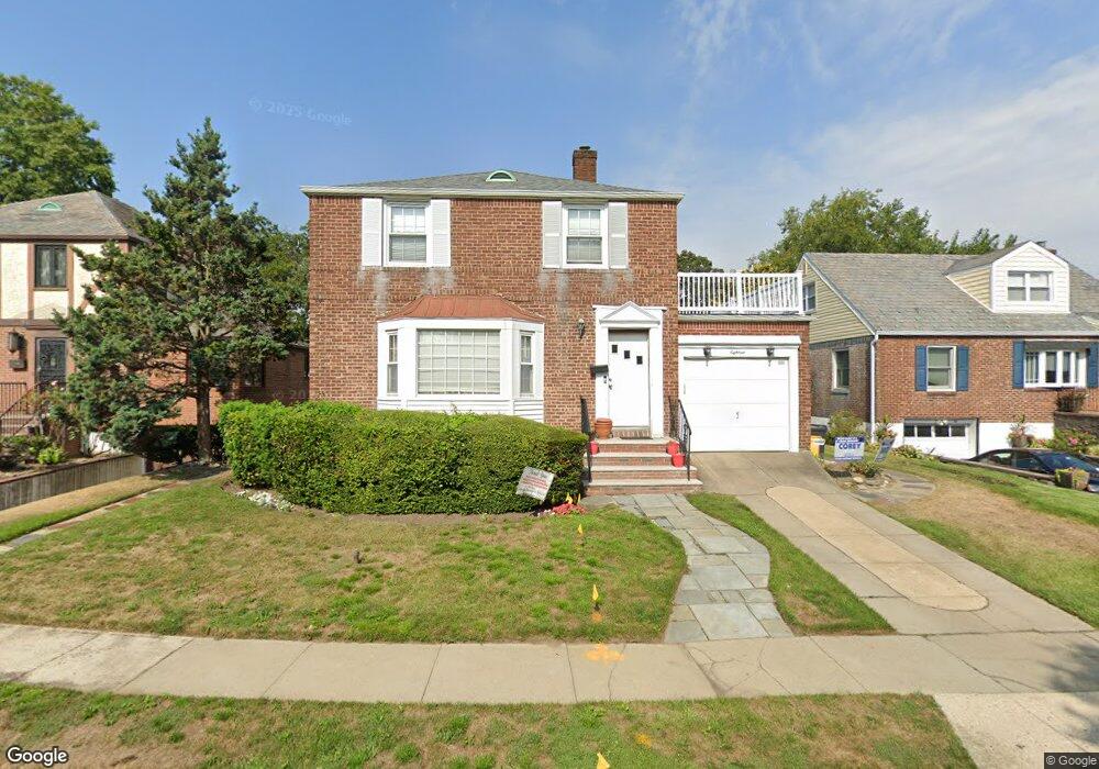 18 Damson Ln, Valley Stream, NY 11581 - photo 1