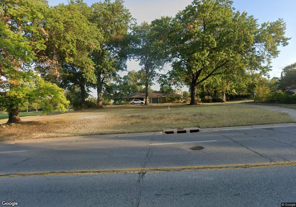 1216 SW 29th St, Topeka, KS 66611 - photo 1