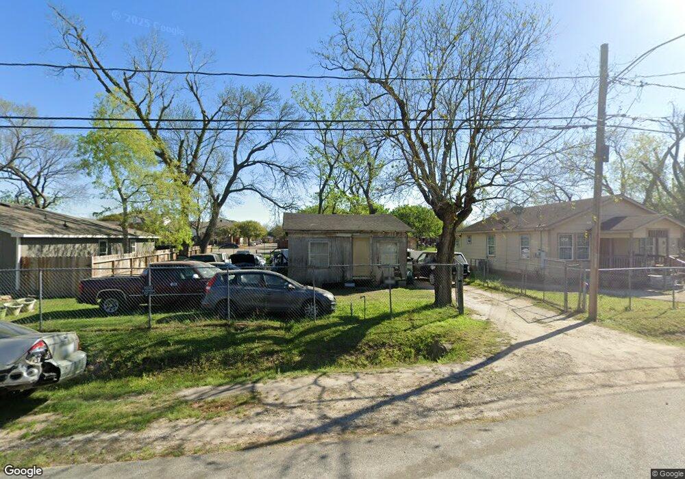 791 Lucky St, Houston, TX 77088 - photo 1