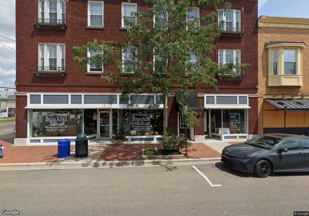 136 N Columbus St, Lancaster, OH 43130 - photo 1