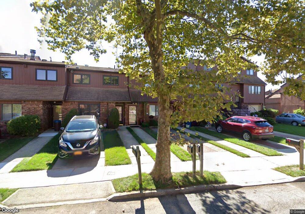 89 Gateway Dr, Staten Island, NY 10304 - photo 1