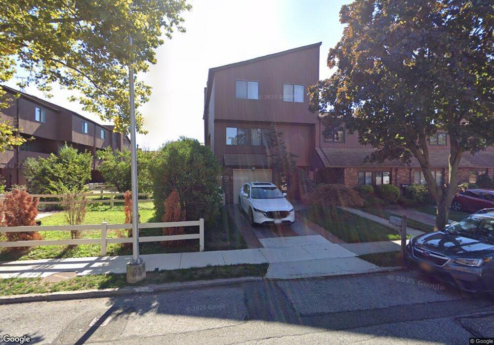99 Gateway Dr unit 184, Staten Island, NY 10304 - photo 1