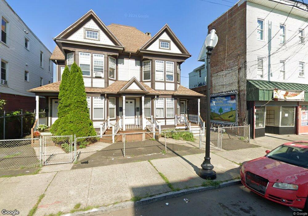 527 E Main St unit Newly Renovated—Lrg, Bridgeport, CT 06608 - photo 1