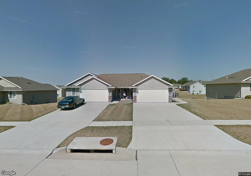 3322 Badger Dr SW, Cedar Rapids, IA 52404 - photo 1