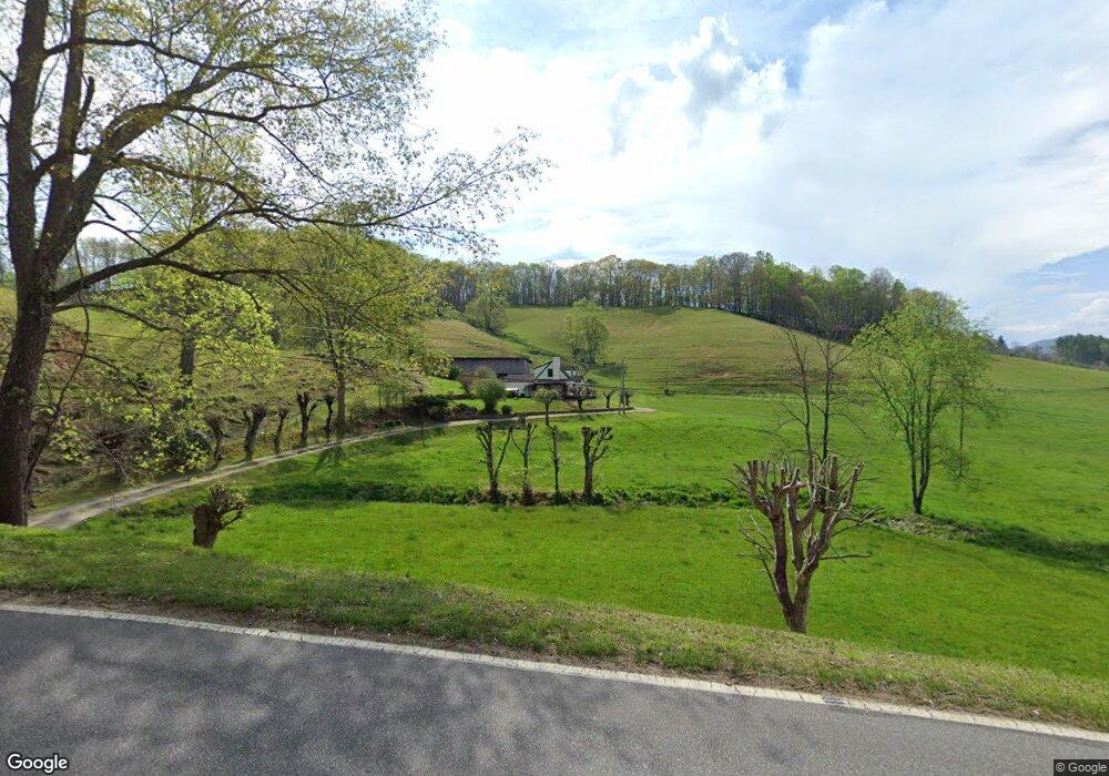 828 Phipps Creek Rd, Burnsville, NC 28714 - photo 1